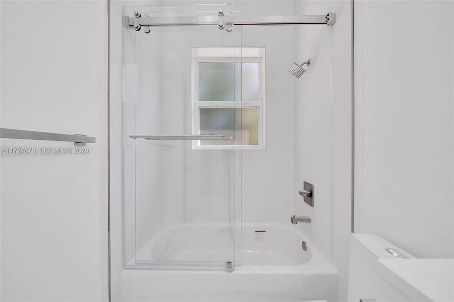FULL BATHROOM FULL BATHROOM