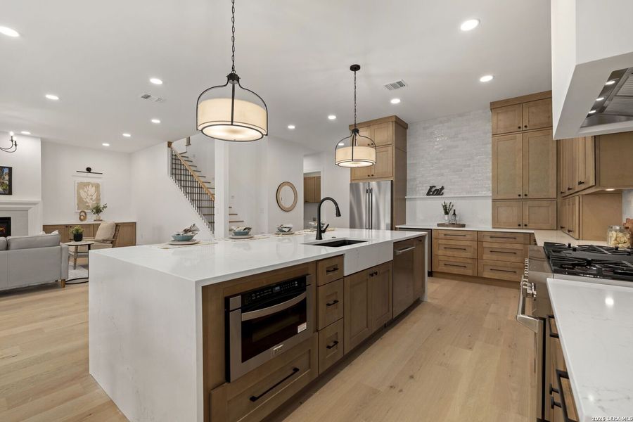 Furnished interior view inside a new home in , Bandera (Image 46).