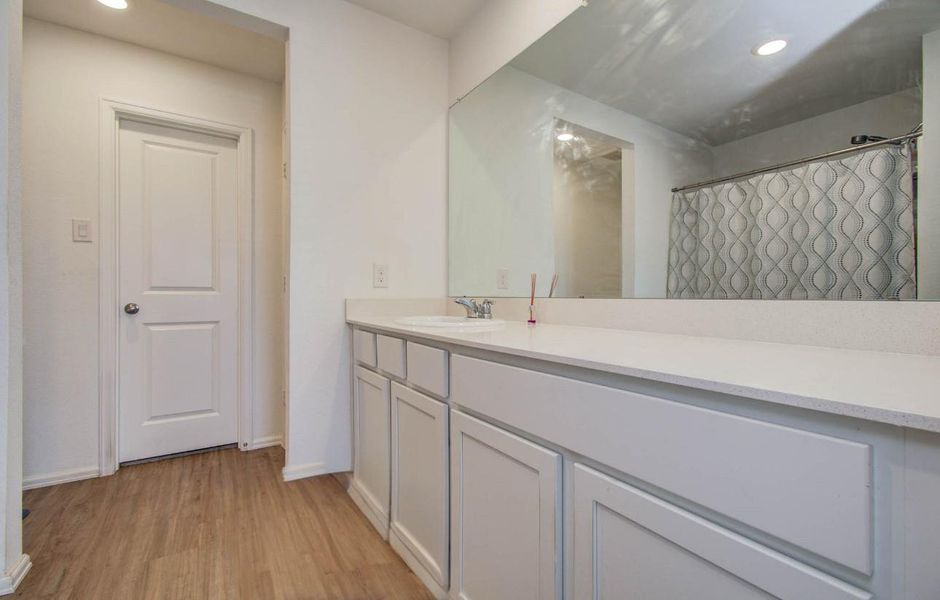 Master Bathroom Master Bathroom