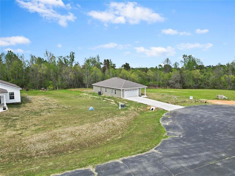 Exterior details and patio area of a home in , Blountstown (Image 4).