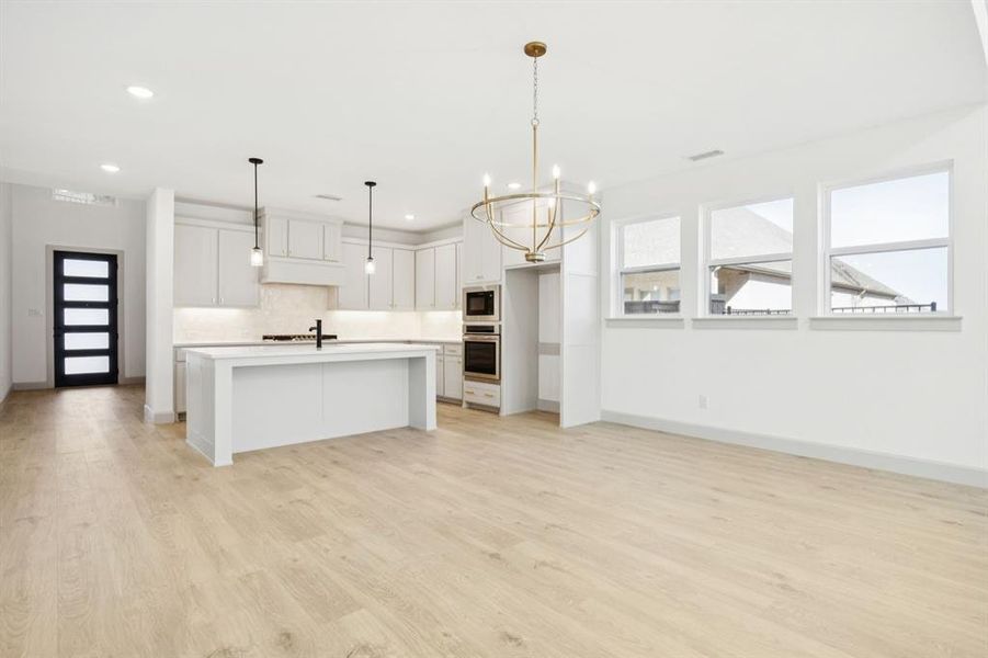 Light, bright and spacious with ample prep and storage space, you're inner chef will love creating culinary masterpieces in this dream kitchen! Light, bright and spacious with ample prep and storage space, you're inner chef will love creating culinary masterpieces in this dream kitchen!