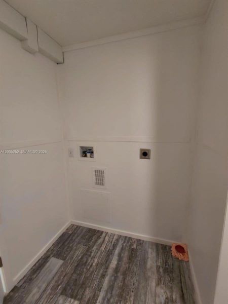 Spacious, unfurnished interior of a new home in , Clewiston (Image 13).