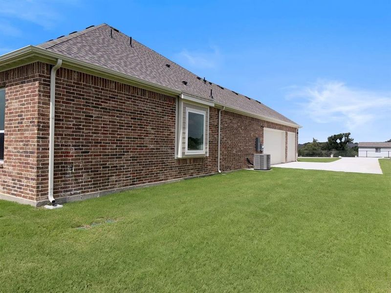 Exterior details and patio area of a home in Calhoun Acres, Azle (Image 17).
