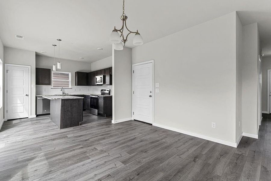 Spacious, unfurnished interior of a new home in Trails of Fossil Creek, Fort Worth (Image 15).