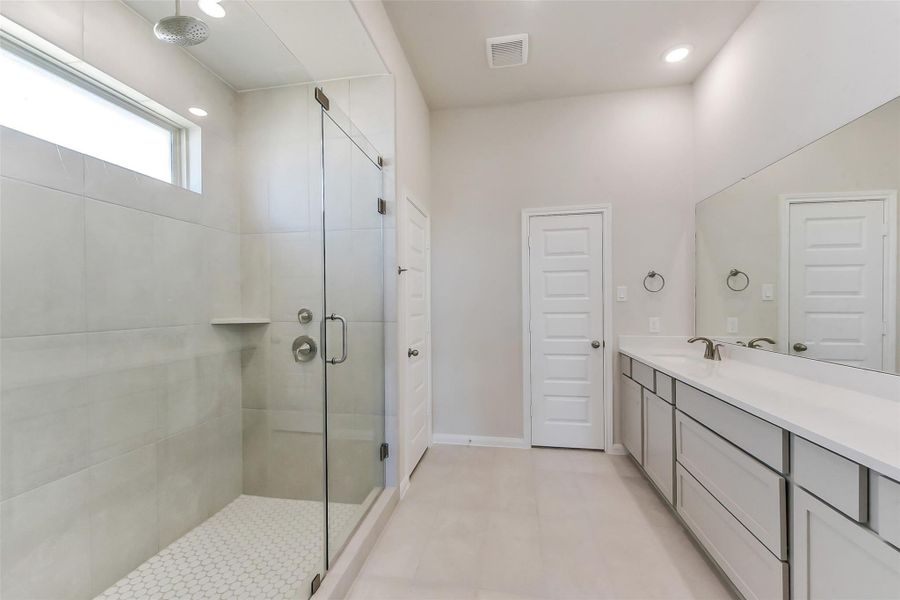 Furnished interior view inside a new home in River Ranch Meadows, Dayton (Image 17).