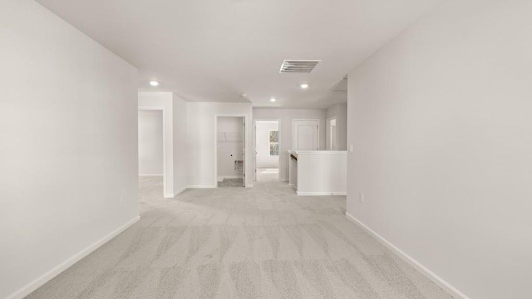 Spacious, unfurnished interior of a new home in Falcon Landing, Gainesville (Image 15).
