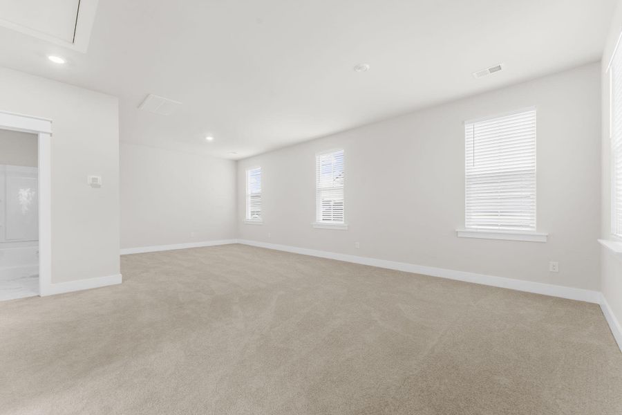 Spacious, unfurnished interior of a new home in Carnes Crossroads, Summerville (Image 24).