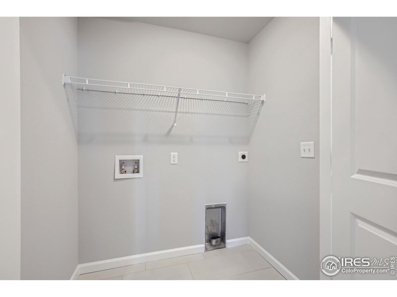 Laundry room with hook-ups