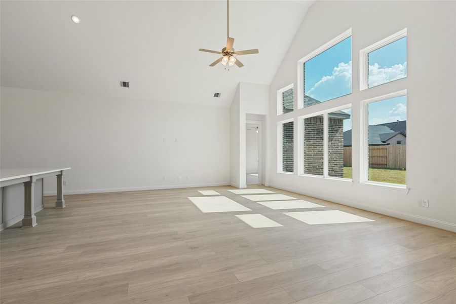 Spacious, unfurnished interior of a new home in Brookewater, Rosenberg (Image 27).