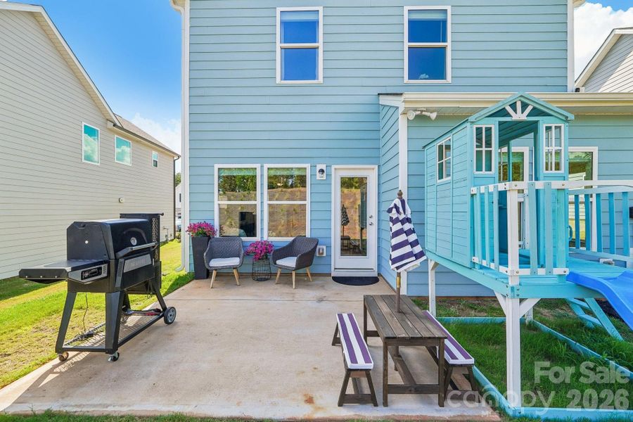 Exterior details and patio area of a home in Edgewater Lakeview On Your Lot, Lancaster (Image 30). Exterior details and patio area of a home in Edgewater Lakeview On Your Lot, Lancaster (Image 30).