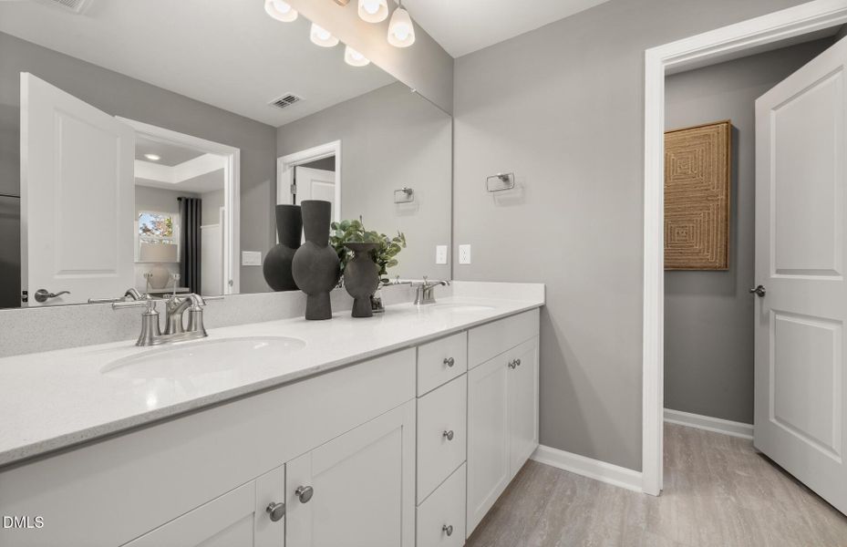 Crestwind (24) Crestwind (24)