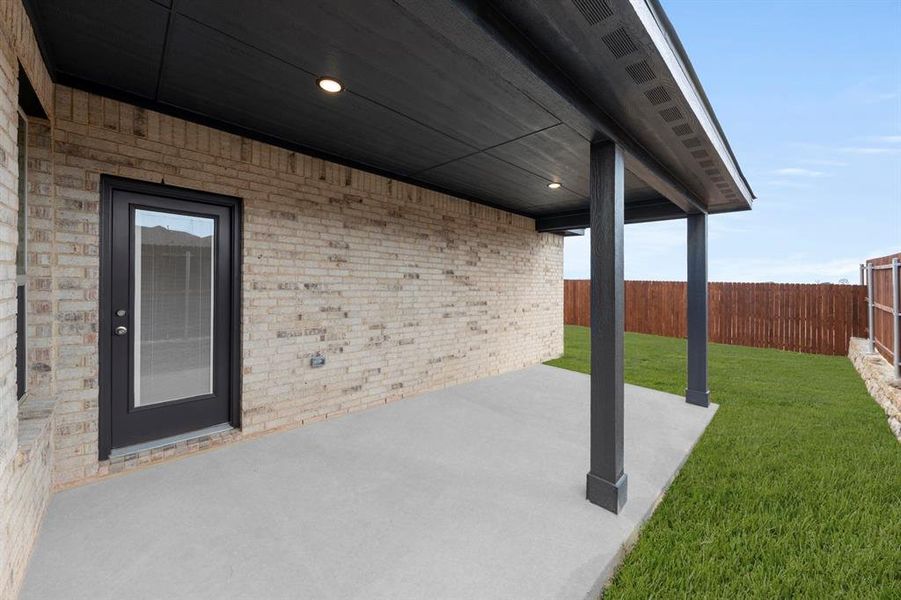 25. 2512 Russell - Patio