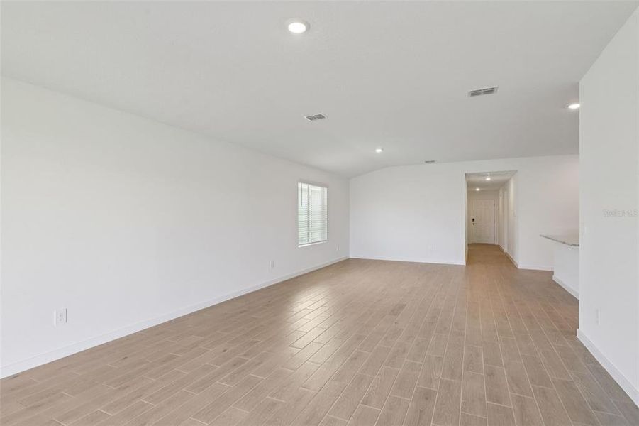 Spacious, unfurnished interior of a new home in Colbert Landings, Palm Coast (Image 30).