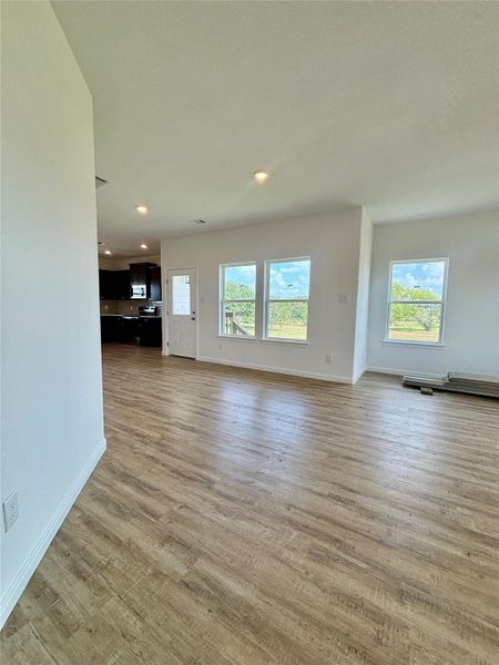 Spacious, unfurnished interior of a new home in , Palacios (Image 25).