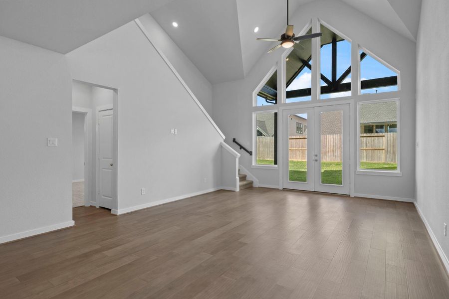 Spacious, unfurnished interior of a new home in Sienna 45', 50', Missouri City (Image 22). Spacious, unfurnished interior of a new home in Sienna 45', 50', Missouri City (Image 22).