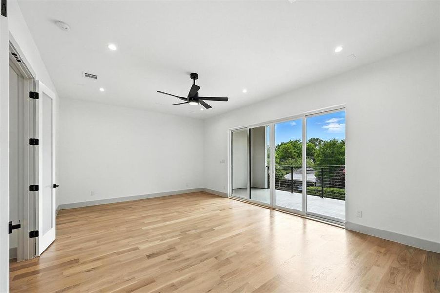 Spacious, unfurnished interior of a new home in , Dallas (Image 23).