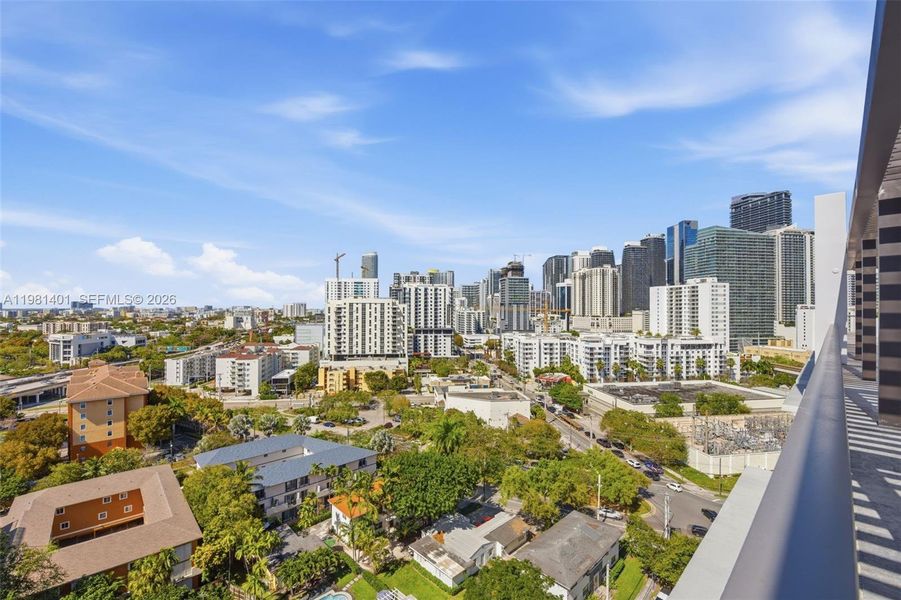 Condo located in Miami, FL showcasing its design and architecture (Image 19).