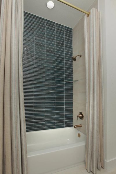Tivoli Full Bathroom