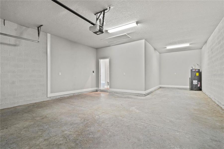 Spacious, unfurnished interior of a new home in , Parrish (Image 35).