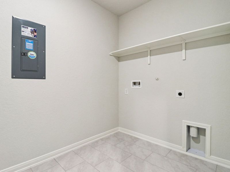 Spacious, unfurnished interior of a new home in Estancia Ranch - Classic Series, San Antonio (Image 15).