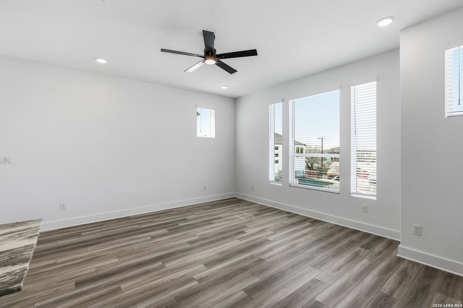 Spacious, unfurnished interior of a new home in Rose Hill, San Antonio (Image 28).