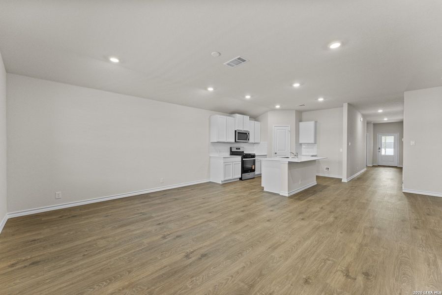 Spacious, unfurnished interior of a new home in Brookstone Creek, San Antonio (Image 15).