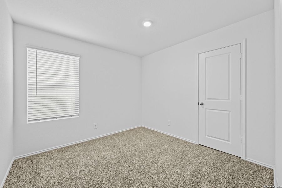 Spacious, unfurnished interior of a new home in Avenida, Converse (Image 26).