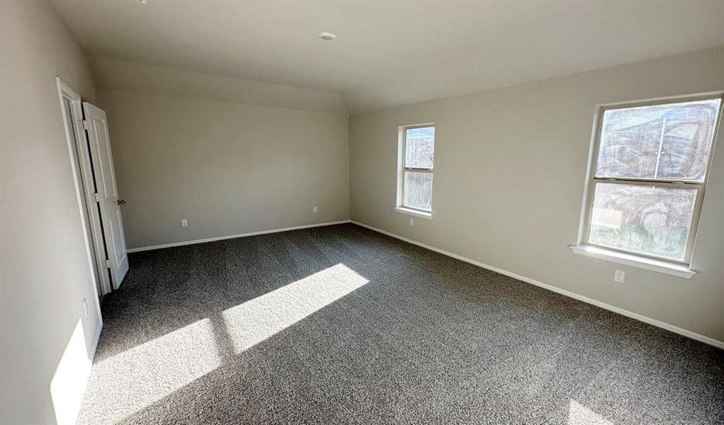 Spacious, unfurnished interior of a new home in Sandy Beach, Azle (Image 13).