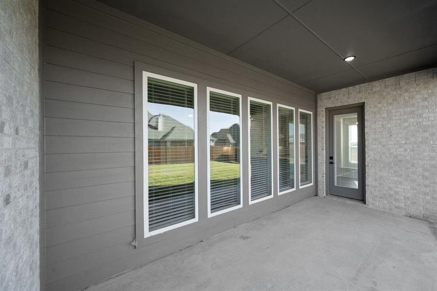 Exterior details and patio area of a home in Hayes Crossing - Phase 2, Midlothian (Image 20).