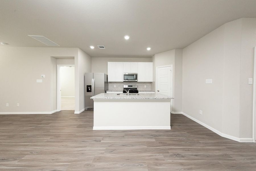 Furnished interior view inside a new home in Mackenzie Creek, Conroe (Image 7).