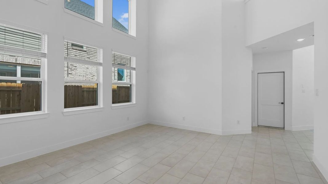 Spacious, unfurnished interior of a new home in Emory Glen, Magnolia (Image 16).