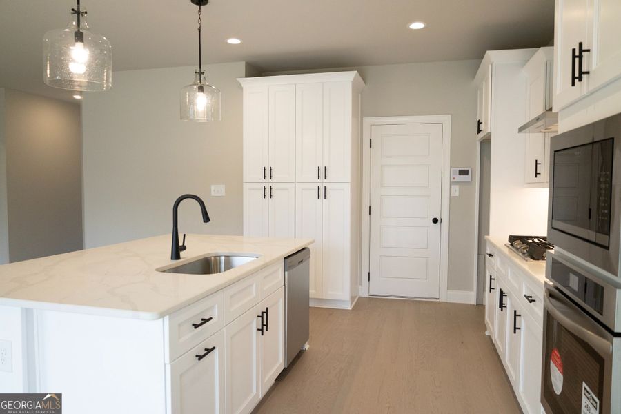 Image 2 of a home in Leverett Park. Image 2 of a home in Leverett Park.