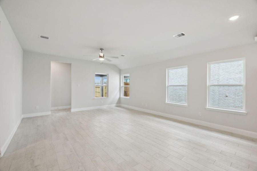 Spacious, unfurnished interior of a new home in Saint Tropez, Houston (Image 26). Spacious, unfurnished interior of a new home in Saint Tropez, Houston (Image 26).