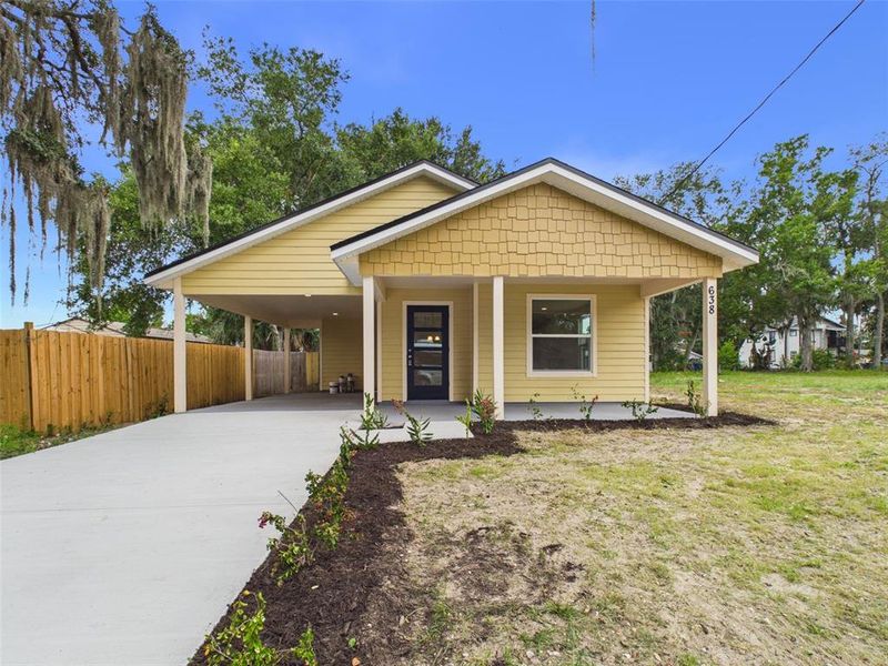 Exterior details and patio area of a home in , Lakeland (Image 16).