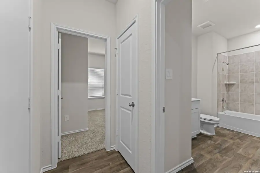 Spacious, unfurnished interior of a new home in Laurel Vistas, San Antonio (Image 29).