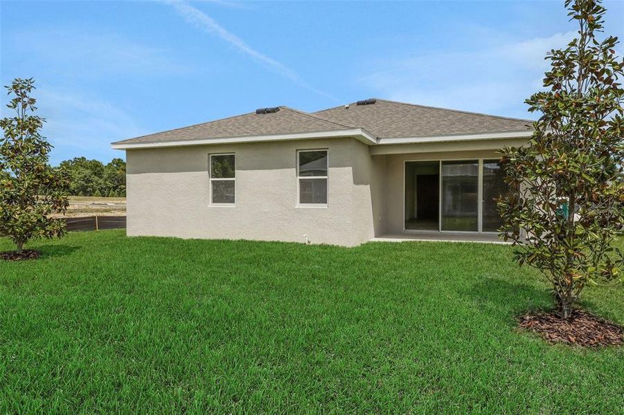 Exterior details and patio area of a home in Tuscan Hills, Dade City (Image 28).