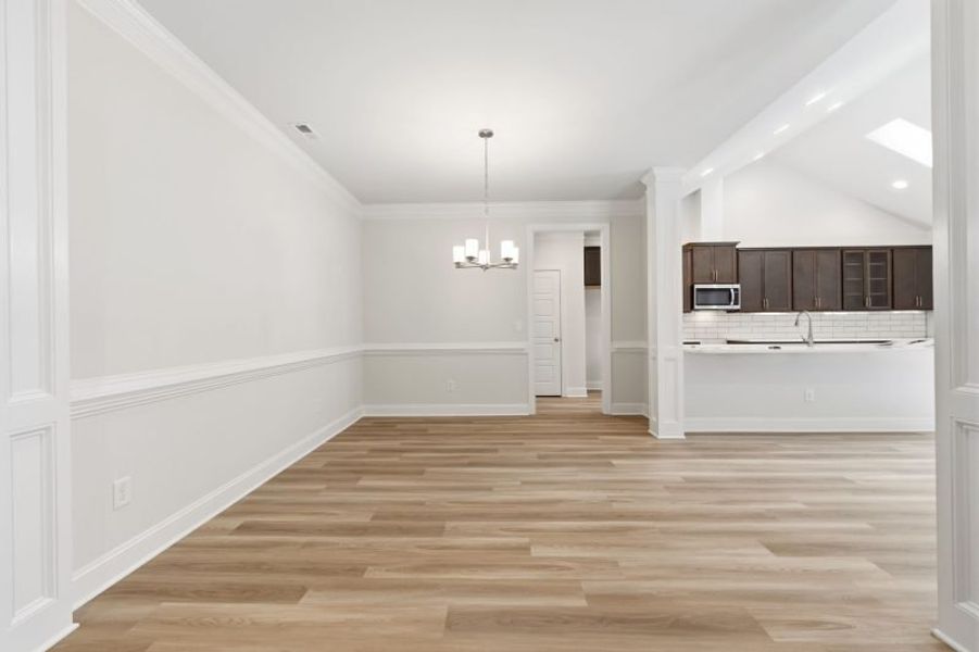 Spacious, unfurnished interior of a new home in Weybridge, Burlington (Image 25).