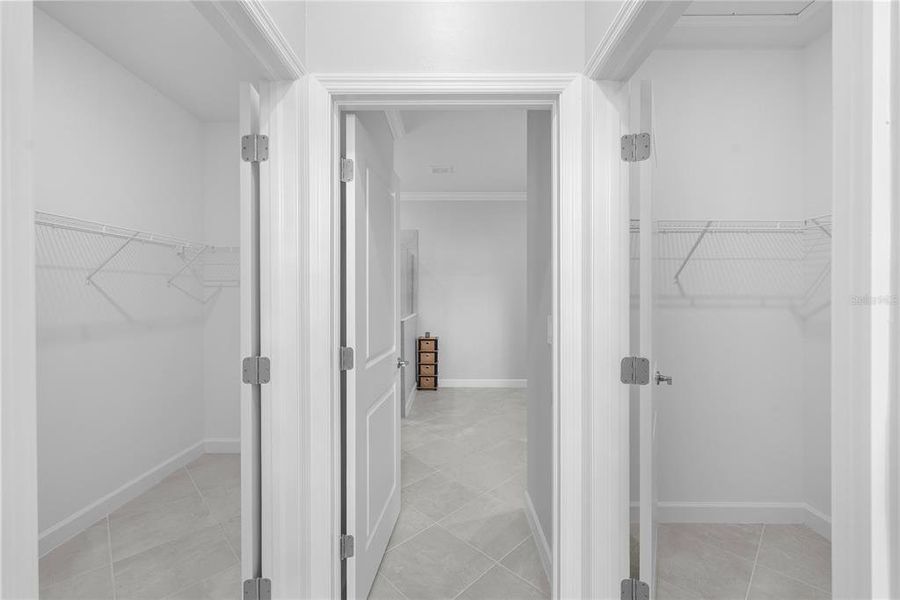 Spacious, unfurnished interior of a new home in , Bradenton (Image 39).