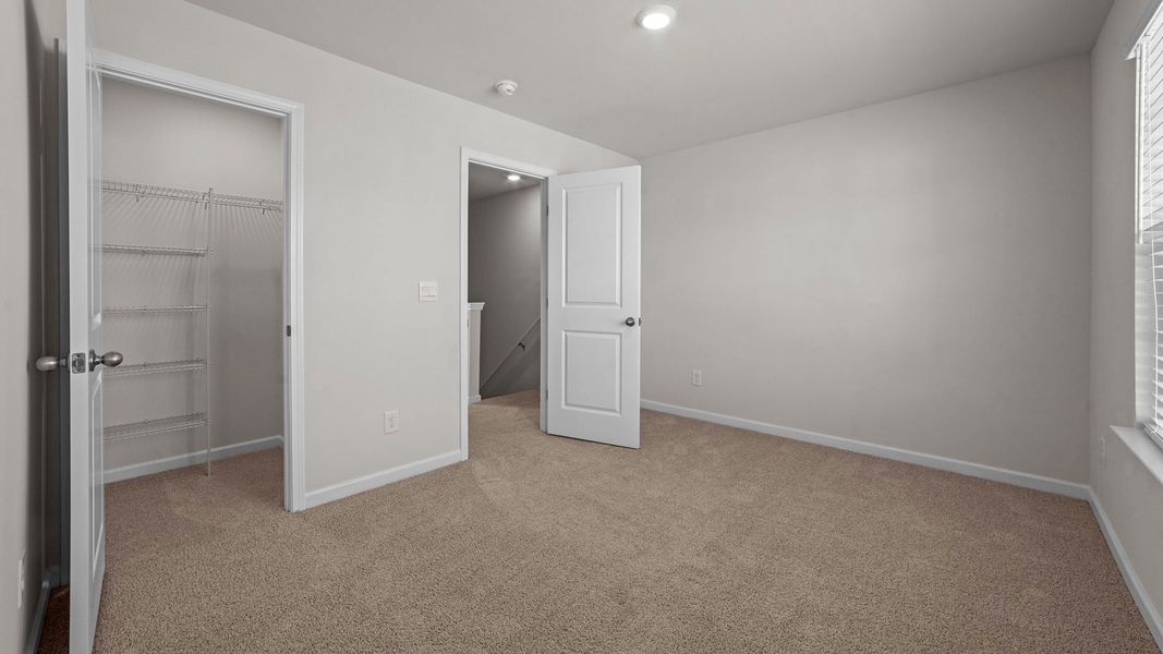 Spacious, unfurnished interior of a new home in Laurel Ridge, Greenville (Image 18).