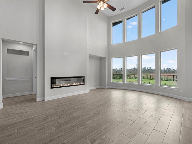 Representative image. Features, selections and colors may vary.