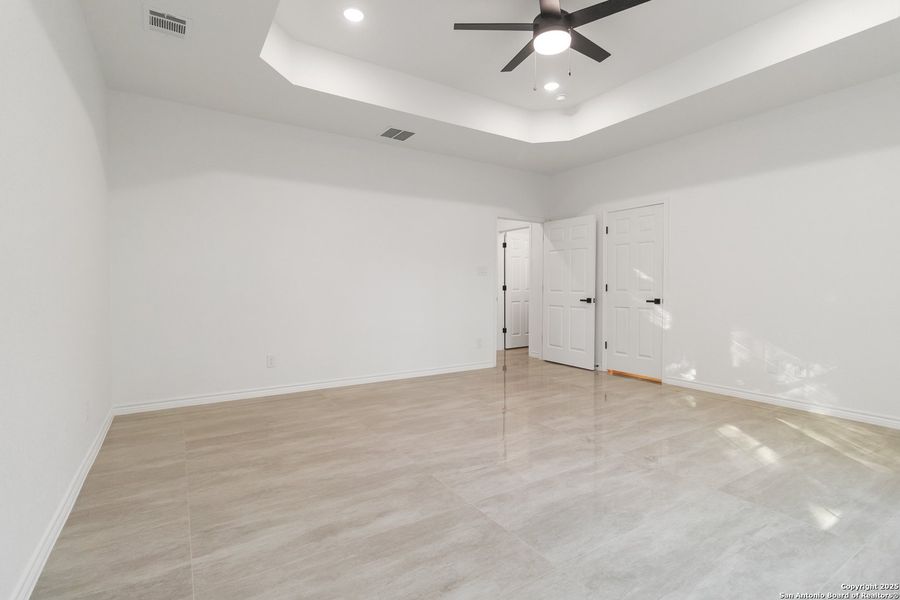 Spacious, unfurnished interior of a new home in , San Antonio (Image 32).