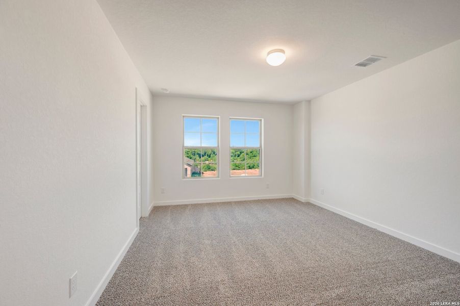 Spacious, unfurnished interior of a new home in Cinco Lakes, San Antonio (Image 19).