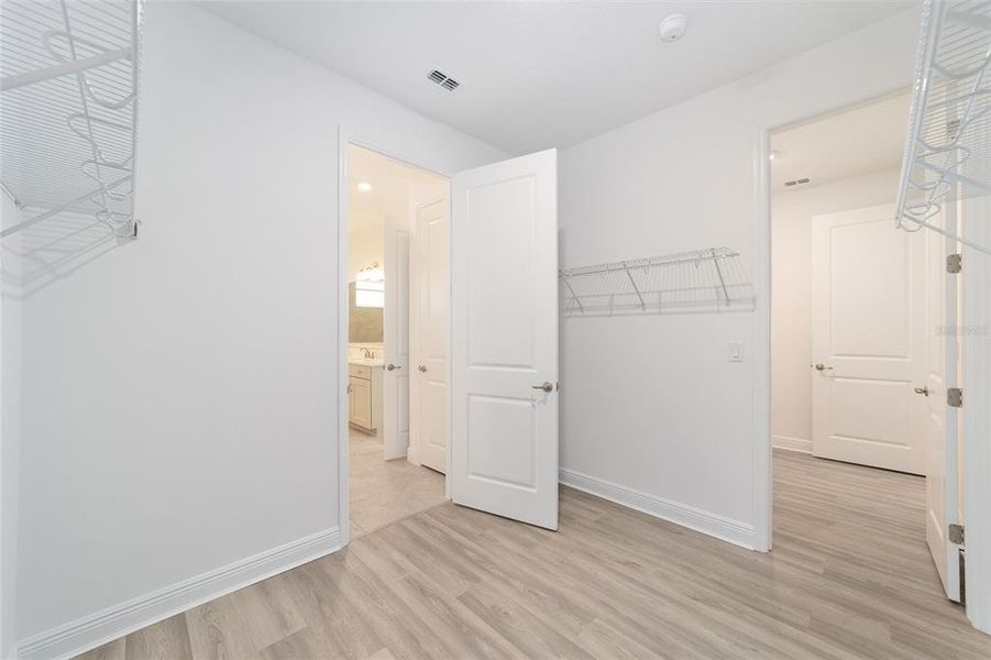 Spacious, unfurnished interior of a new home in , Ocala (Image 33).