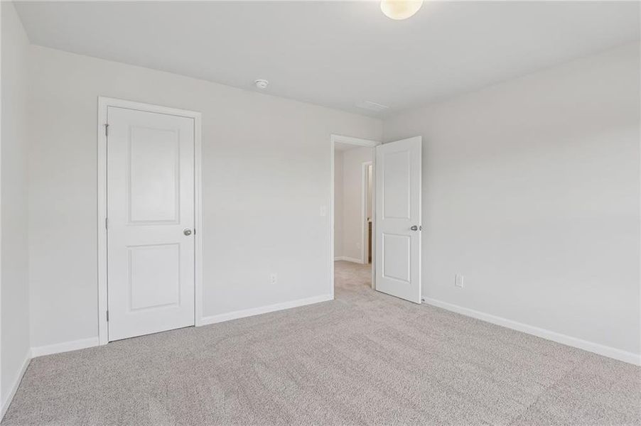 Spacious, unfurnished interior of a new home in Magnolia Trace, Flowery Branch (Image 23).