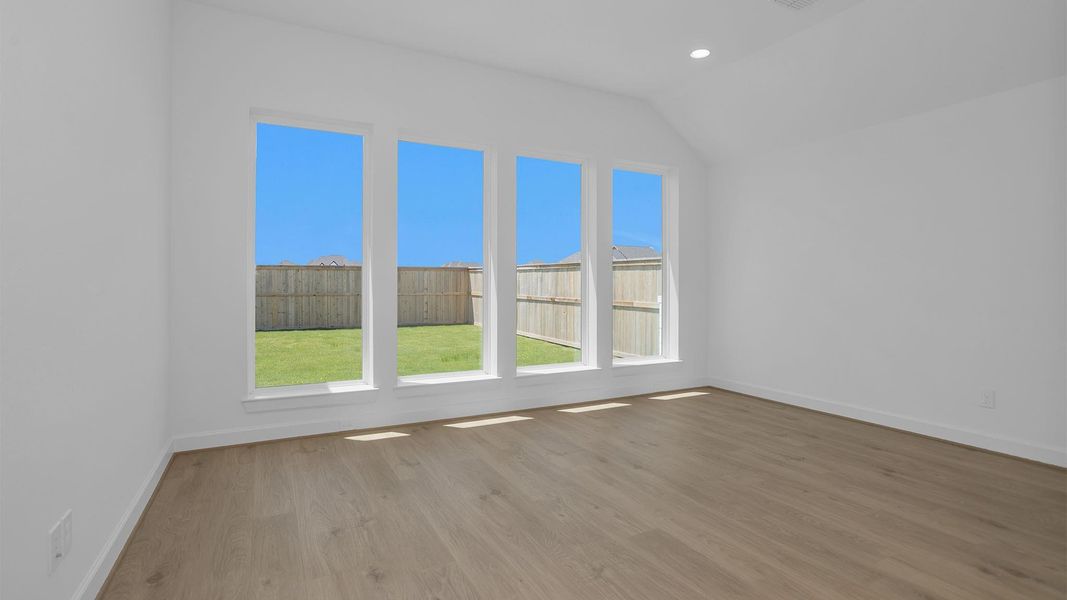Spacious, unfurnished interior of a new home in Fulshear Lakes, Fulshear (Image 10). Spacious, unfurnished interior of a new home in Fulshear Lakes, Fulshear (Image 10).