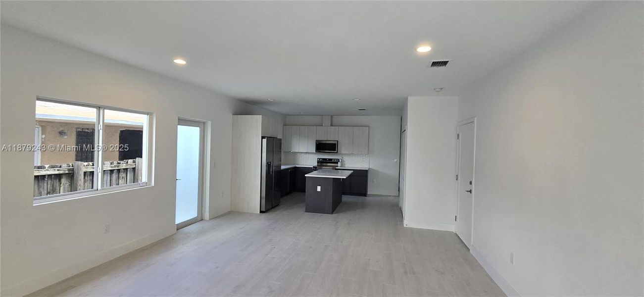 Spacious, unfurnished interior of a new home in , Miami (Image 7).