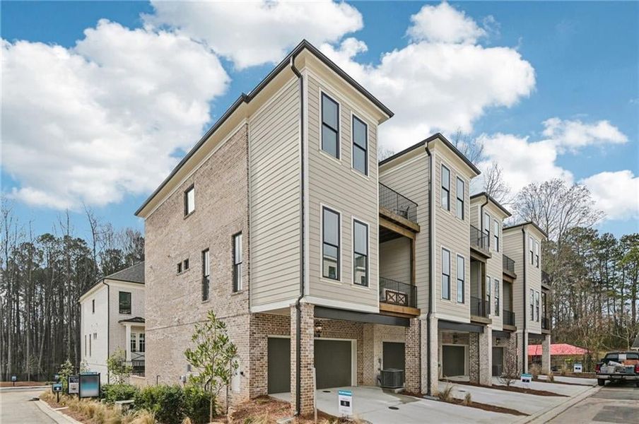 Condo located in Alpharetta, GA showcasing its design and architecture (Image 4).