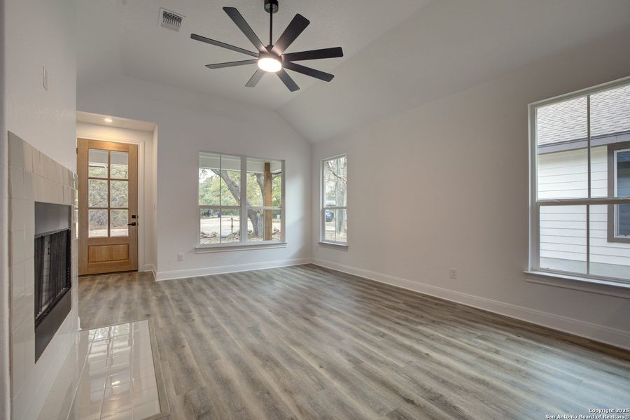 Spacious, unfurnished interior of a new home in , Wimberley (Image 24).