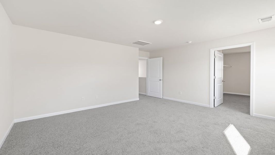 Spacious, unfurnished interior of a new home in Durbin Meadows, Fountain Inn (Image 28).