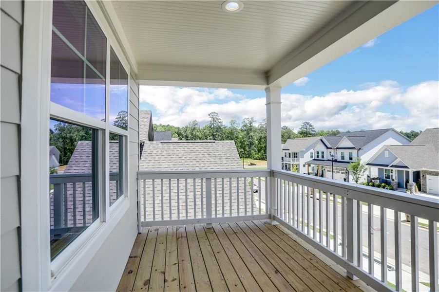 Exterior details and patio area of a home in Twin Lakes, Hoschton (Image 27).